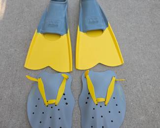 Lot # C96 - TYR Crossblade Swim Fins with Speedo Hand Paddles Yellow Gray Training Gear