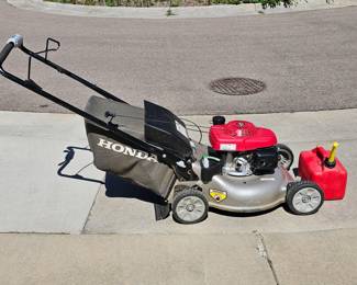 Lot # C52 - Honda HRR216K9VKAA Smart Drive Gas Lawn Mower with Easy Start Engine and Adjustable Blade Control