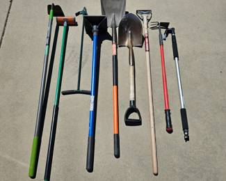 Lot # C19 - Garden Tools Lot Including Shovel, Hoe, and Telescoping Handle Cultivator