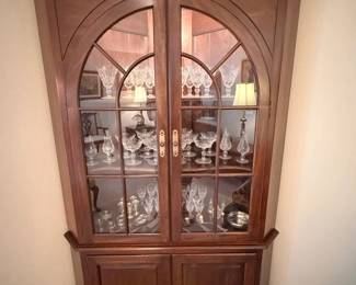 Pristine Ethan Allen solid mahogany lighted corner cabinet