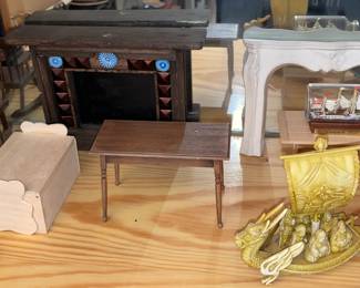Assorted Doll House Furniture & Accessories