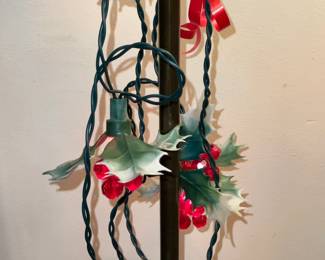 Vintage Light-Up Holly Garland