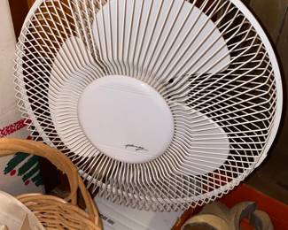Oscilating Table Fan
