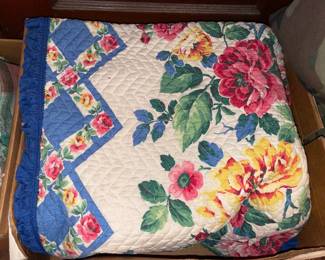 BEAUTIFUL Vintage Floral Comforter/Blanket
