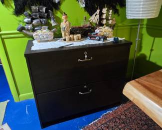File cabinet 