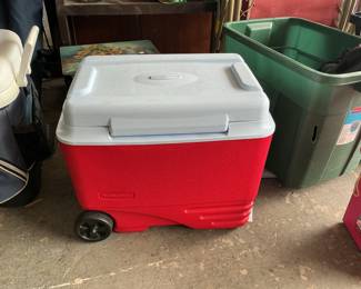 Rubbermaid 40-Quart Wheeled Cooler