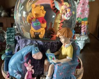 Disney Winnie the Pooh and Friends Musical Snow Globe with Christopher Robin Reading