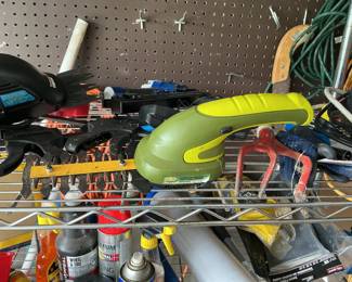 HedgeGrip Lithium-Ion Cordless 2-in-1 Grass Shear/Shrubber