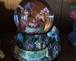 Disney Winnie the Pooh "Happy Birthday" Musical Snow Globe