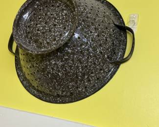 Vintage Speckled Graniteware Colander Set