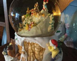 Winnie the Pooh Christmas Snow Globe