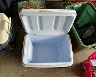 Rubbermaid 40-Quart Wheeled Cooler