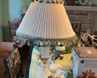 Vintage Tiffany-Style Stained Glass Table Lamp with Tassels and Floral Motifs