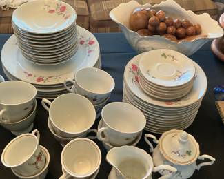 Walbrzych Porcelain Tea Set with Floral Motif