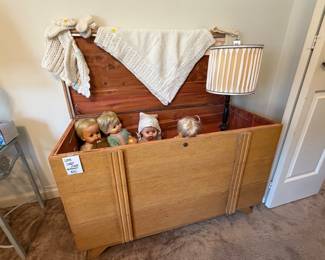 Lane cedar chest with bottom drawer (42”w x 26” H x q8.5” D)