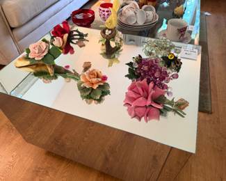 Mirrored end table ( 28” L x 20”W x 19”H)