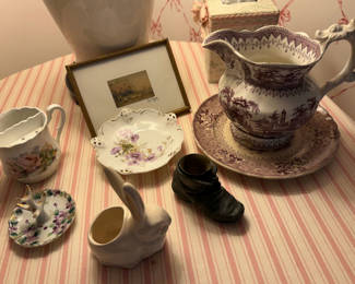 Lot 33: Lot of Vintage & Antique Items
