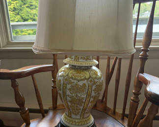 Lot 17: Antique Chinese Vase Lamp