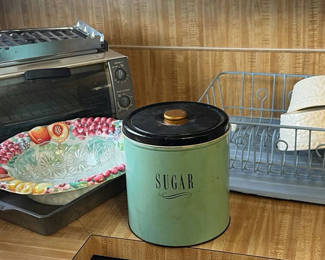 Lot 57: Assorted kitchenware and small appliances