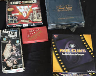 Lot 113: Collection of vintage board games and game sets