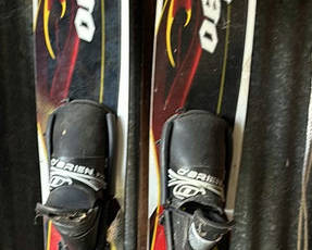 Lot 139: Pair of O'Brien water skis with bindings