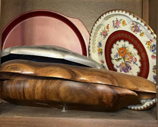 Lot 45: Vintage floral porcelain plates with red center, Daher Decorated Ware plate, and wooden two-compartment serving tray