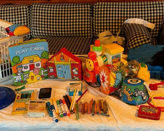 Lot 20: Assorted children's toys and art supplies