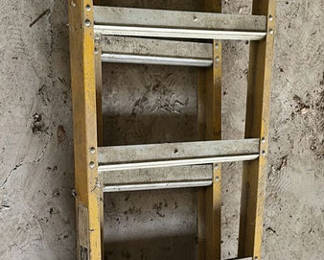 Lot 80: Yellow metal ladder with multiple rungs