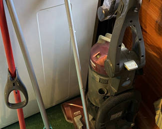Lot 219: Cleaning tools and vacuum cleaner