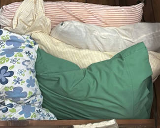 Lot 117: Foldable baby cradle with bedding