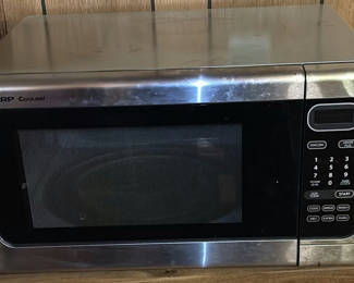 Lot 127: Sharp Carousel microwave oven