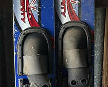 Lot 140: Pair of blue alpine skis with bindings