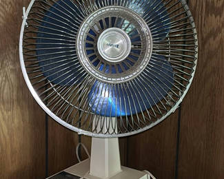 Lot 122: Vintage 12-Inch Oscillating Fan and Ceramic Table Lamp with Shade