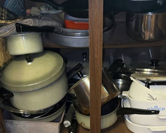 Lot 52: Assorted cookware and enamelware in a cabinet