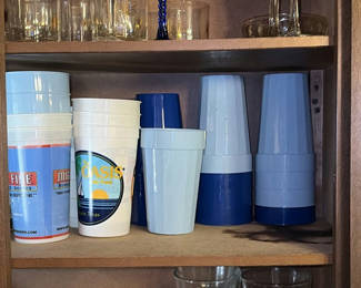 Lot 46: Assorted drinkware
