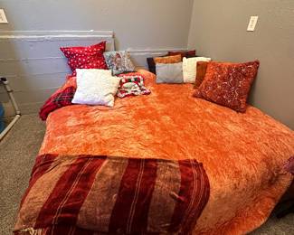 Bed and bedding so soft, cat friendly home