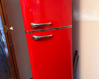 New vintage 5ft tall fridge works!