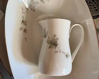 Noritake - Sezanne - 10 Place settings and all serving pieces