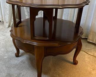 Vintage Ethan Allen Heirloom Nutmeg Maple Colonial Style 2 Tier End Table