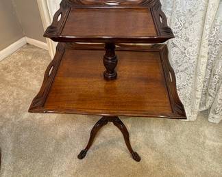 Antique Chippendale Style Mahogany 2-Tier Pie Crust Dumb Waiter Table