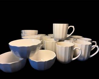 Gibson Dishwasher, Microwave And Oven Safe 12 Coffee Cups And 10 Custard Bowls