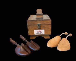 Kiwi Shoe Valet And Care Kit