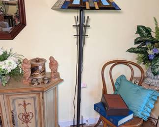 Tiffany-style Shade Floor Lamp