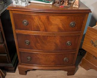 Federal-style Bowfront Bachelor Chest