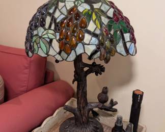 Tiffany-style Table Lamp