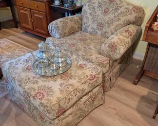 Wright's Furniture Club Chair with Ottoman