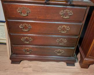 4-Drawer Chest