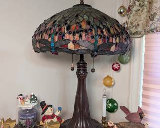 Tiffany-style Table Lamp