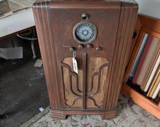 Vintage 1930s Floor Model Radio Console