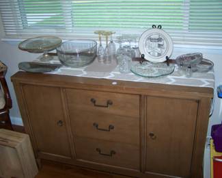 SMALL BUFFET & GLASSWARE